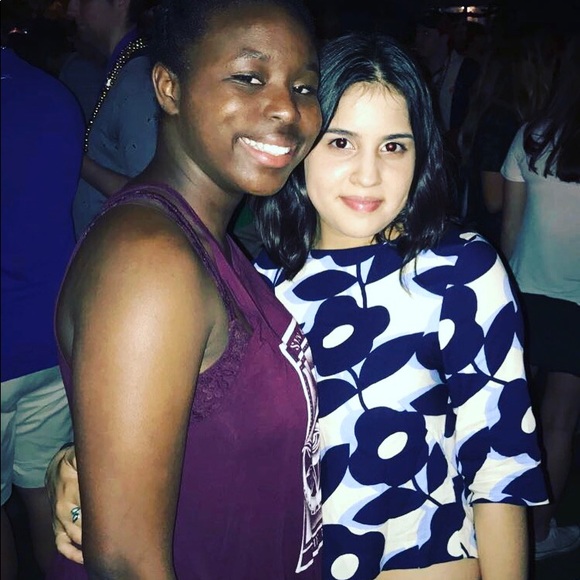 Meet your Posher, Carina - Picture 1 of 1